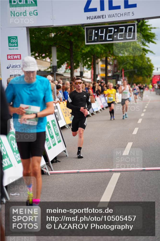 20.09.2026 - PSD Bank Halbmarathon LAZAROV Photography http://msf.ph/oto/10505457 20.09.2026 11:42:19 Ziel 1188, 1879, 2179, 2256, 2633, 4653 meine-sportfotos.de
