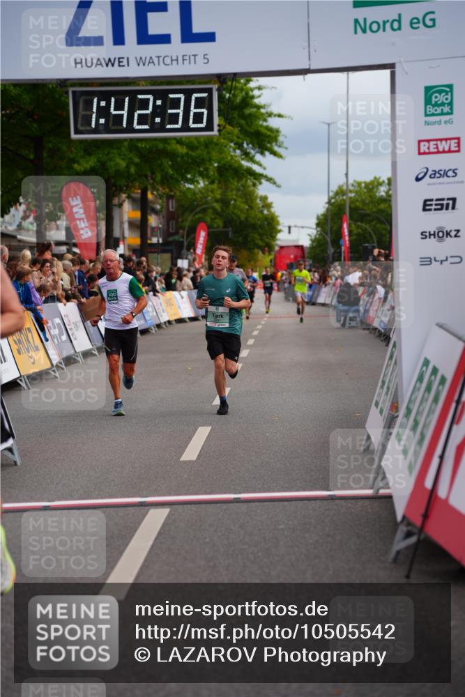 20.09.2026 - PSD Bank Halbmarathon LAZAROV Photography http://msf.ph/oto/10505542 20.09.2026 11:42:36 Ziel 1336, 1591, 2781, 4288, 4620 meine-sportfotos.de