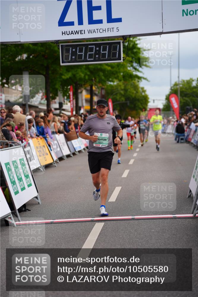 20.09.2026 - PSD Bank Halbmarathon LAZAROV Photography http://msf.ph/oto/10505580 20.09.2026 11:42:41 Ziel 1336, 2781, 4251, 4288, 4760 meine-sportfotos.de