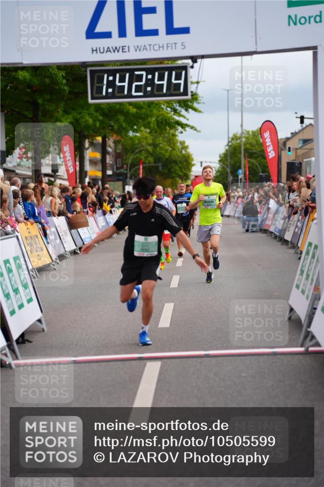20.09.2026 - PSD Bank Halbmarathon LAZAROV Photography http://msf.ph/oto/10505599 20.09.2026 11:42:44 Ziel 2781, 3892, 4251, 4288, 4385, 4760 meine-sportfotos.de