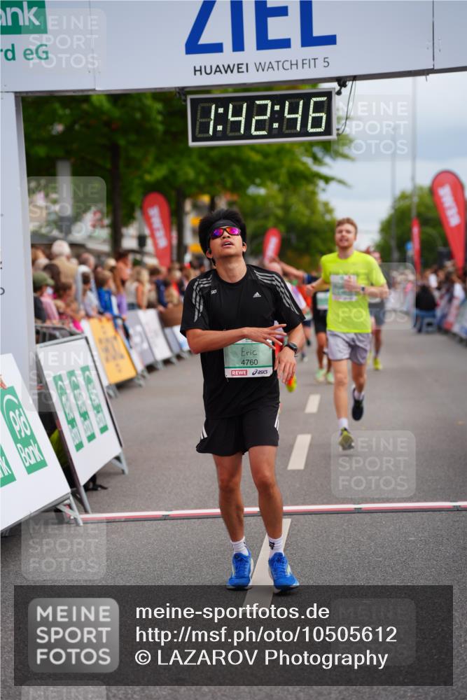 20.09.2026 - PSD Bank Halbmarathon LAZAROV Photography http://msf.ph/oto/10505612 20.09.2026 11:42:45 Ziel 1258, 2781, 3892, 4251, 4288, 4385, 4760 meine-sportfotos.de