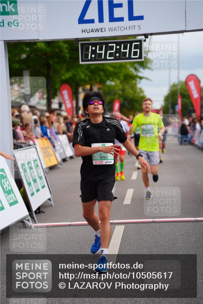 20.09.2026 - PSD Bank Halbmarathon LAZAROV Photography http://msf.ph/oto/10505617 20.09.2026 11:42:45 Ziel 1258, 2781, 3892, 4251, 4288, 4385, 4760 meine-sportfotos.de