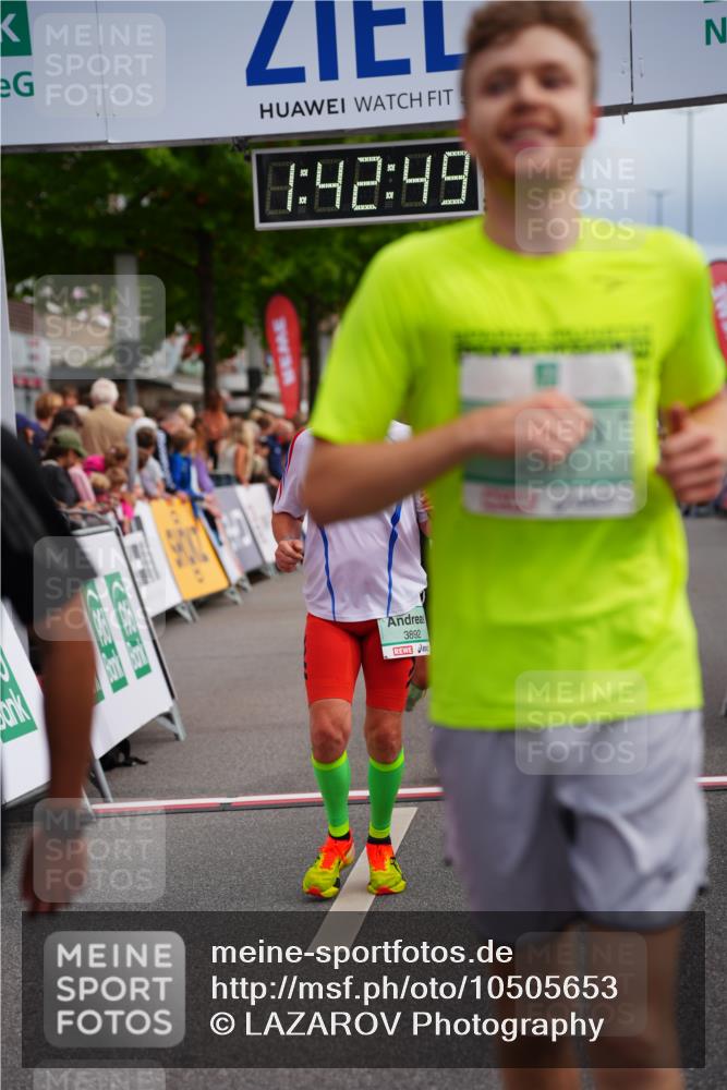 20.09.2026 - PSD Bank Halbmarathon LAZAROV Photography http://msf.ph/oto/10505653 20.09.2026 11:42:49 Ziel 1258, 1888, 2241, 3892, 4251, 4385, 4634, 4760 meine-sportfotos.de