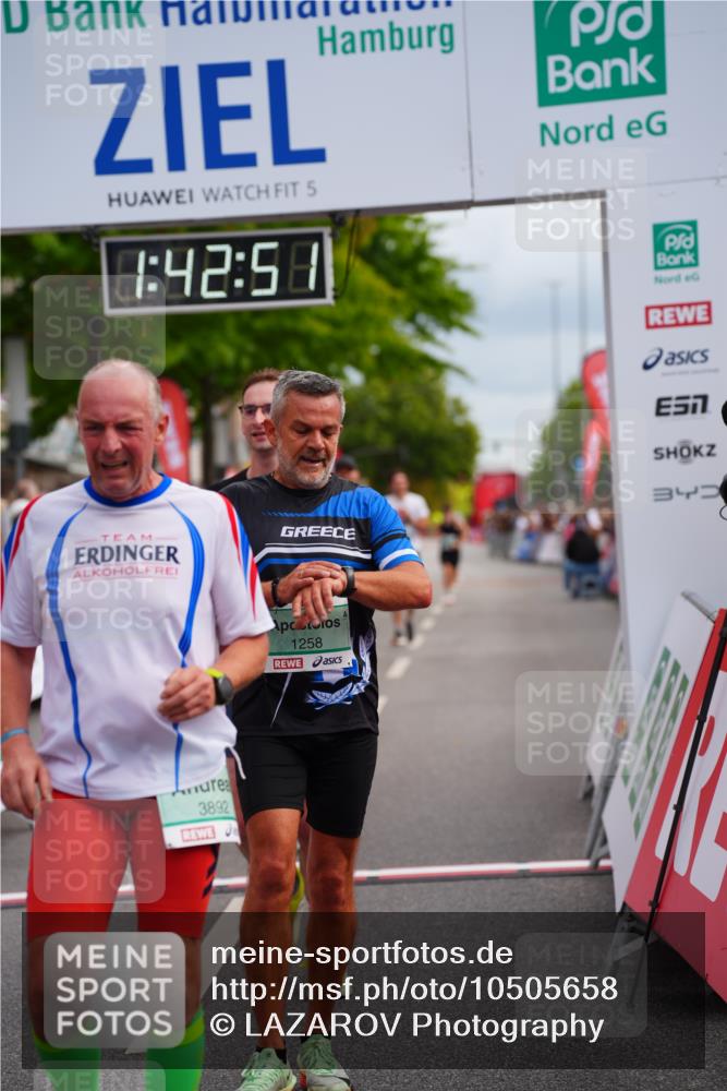 20.09.2026 - PSD Bank Halbmarathon LAZAROV Photography http://msf.ph/oto/10505658 20.09.2026 11:42:50 Ziel 1258, 1888, 2241, 3892, 4294, 4385, 4634, 4760 meine-sportfotos.de