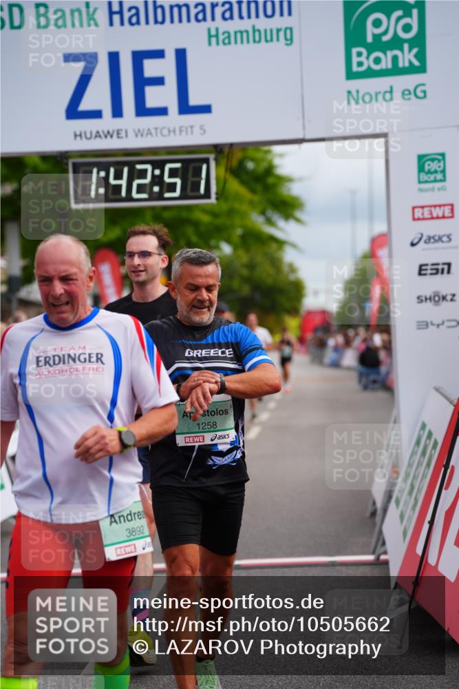 20.09.2026 - PSD Bank Halbmarathon LAZAROV Photography http://msf.ph/oto/10505662 20.09.2026 11:42:50 Ziel 1258, 1888, 2241, 3892, 4294, 4385, 4634, 4760 meine-sportfotos.de