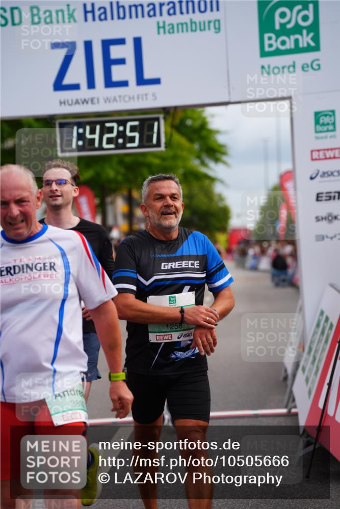 20.09.2026 - PSD Bank Halbmarathon LAZAROV Photography http://msf.ph/oto/10505666 20.09.2026 11:42:51 Ziel 1258, 1888, 2241, 3892, 4008, 4294, 4385, 4634, 4760 meine-sportfotos.de