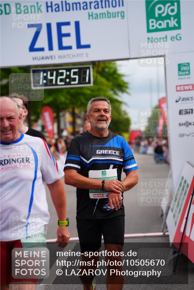 20.09.2026 - PSD Bank Halbmarathon LAZAROV Photography http://msf.ph/oto/10505670 20.09.2026 11:42:51 Ziel 1258, 1888, 2241, 3892, 4008, 4294, 4385, 4634, 4760 meine-sportfotos.de