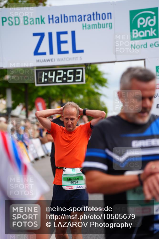 20.09.2026 - PSD Bank Halbmarathon LAZAROV Photography http://msf.ph/oto/10505679 20.09.2026 11:42:53 Ziel 1258, 1888, 2241, 3892, 4008, 4294, 4385, 4541, 4634 meine-sportfotos.de