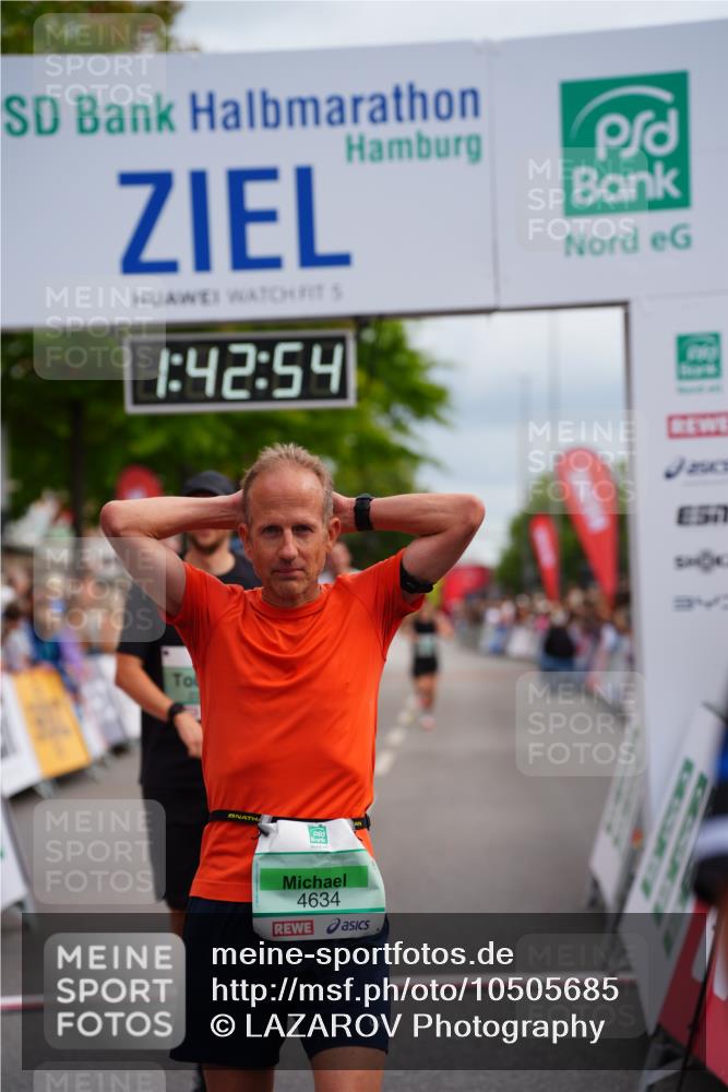 20.09.2026 - PSD Bank Halbmarathon LAZAROV Photography http://msf.ph/oto/10505685 20.09.2026 11:42:53 Ziel 1258, 1888, 2241, 3892, 4008, 4294, 4385, 4541, 4634 meine-sportfotos.de