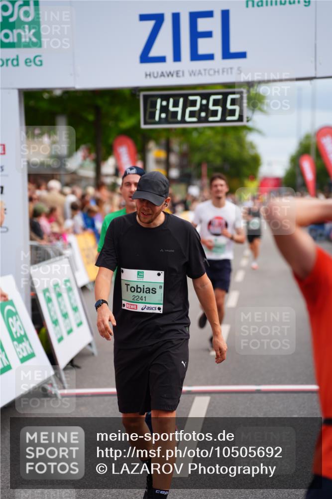20.09.2026 - PSD Bank Halbmarathon LAZAROV Photography http://msf.ph/oto/10505692 20.09.2026 11:42:55 Ziel 1258, 1888, 2241, 3892, 4008, 4294, 4541, 4634 meine-sportfotos.de