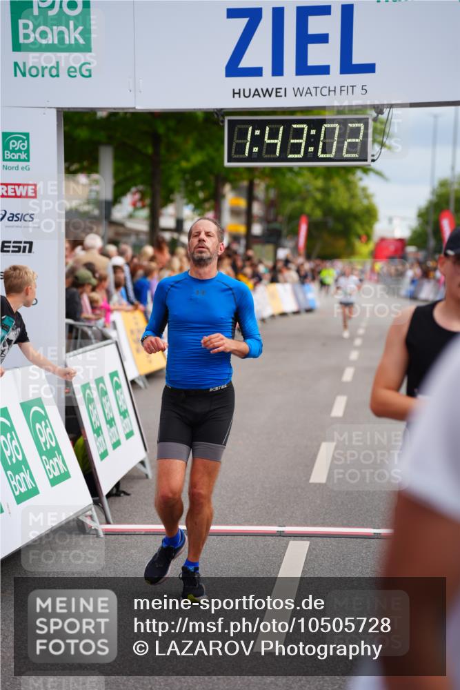 20.09.2026 - PSD Bank Halbmarathon LAZAROV Photography http://msf.ph/oto/10505728 20.09.2026 11:43:01 Ziel 1156, 1960, 4008, 4294, 4541 meine-sportfotos.de