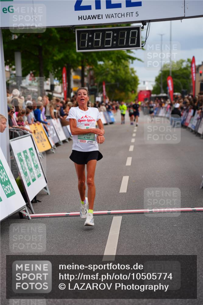 20.09.2026 - PSD Bank Halbmarathon LAZAROV Photography http://msf.ph/oto/10505774 20.09.2026 11:43:09 Ziel 1960, 4788 meine-sportfotos.de