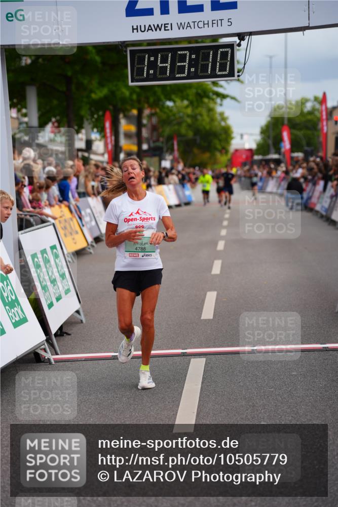 20.09.2026 - PSD Bank Halbmarathon LAZAROV Photography http://msf.ph/oto/10505779 20.09.2026 11:43:10 Ziel 4788 meine-sportfotos.de