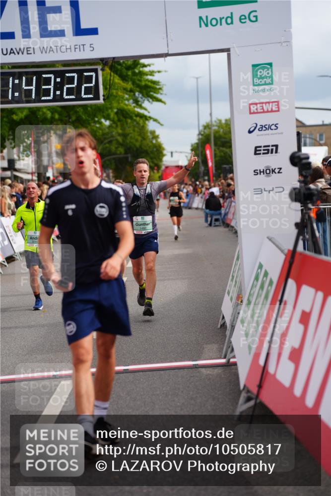 20.09.2026 - PSD Bank Halbmarathon LAZAROV Photography http://msf.ph/oto/10505817 20.09.2026 11:43:22 Ziel 1492, 2245, 2642, 2729, 3285, 4532 meine-sportfotos.de