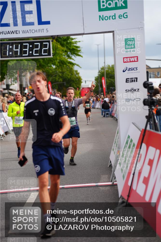 20.09.2026 - PSD Bank Halbmarathon LAZAROV Photography http://msf.ph/oto/10505821 20.09.2026 11:43:22 Ziel 1492, 2245, 2642, 2729, 3285, 4532 meine-sportfotos.de