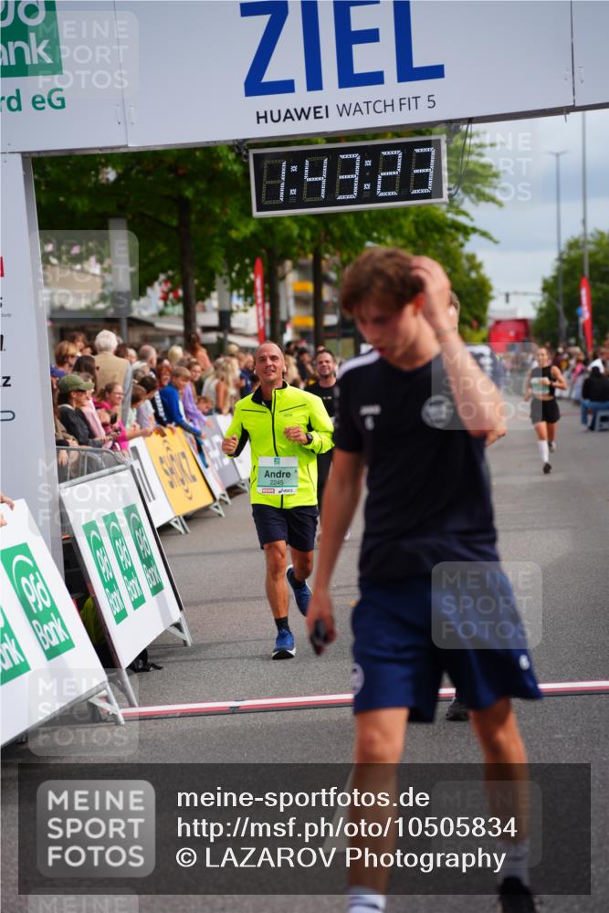 20.09.2026 - PSD Bank Halbmarathon LAZAROV Photography http://msf.ph/oto/10505834 20.09.2026 11:43:23 Ziel 1492, 2245, 2642, 2729, 3285, 4532 meine-sportfotos.de