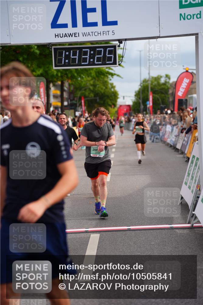 20.09.2026 - PSD Bank Halbmarathon LAZAROV Photography http://msf.ph/oto/10505841 20.09.2026 11:43:24 Ziel 1492, 2068, 2245, 2642, 2729, 3285, 4532 meine-sportfotos.de