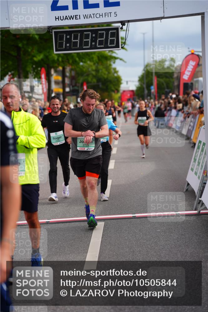 20.09.2026 - PSD Bank Halbmarathon LAZAROV Photography http://msf.ph/oto/10505844 20.09.2026 11:43:25 Ziel 1492, 2068, 2245, 2642, 2729, 3285, 4532 meine-sportfotos.de