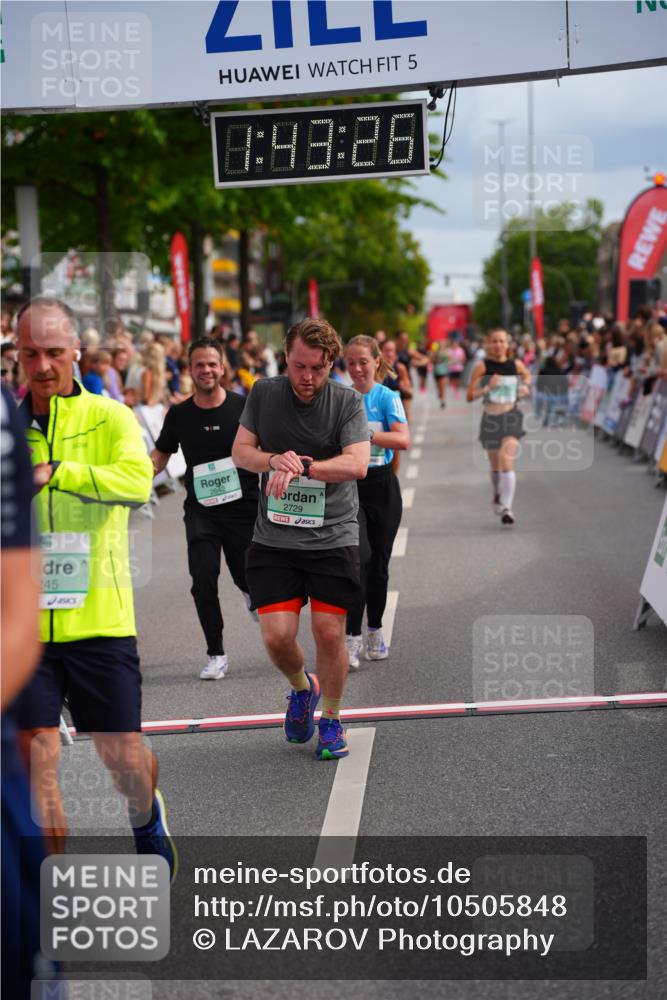 20.09.2026 - PSD Bank Halbmarathon LAZAROV Photography http://msf.ph/oto/10505848 20.09.2026 11:43:25 Ziel 1492, 2068, 2245, 2642, 2729, 3285, 4532 meine-sportfotos.de