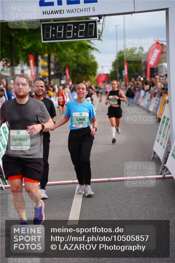 20.09.2026 - PSD Bank Halbmarathon LAZAROV Photography http://msf.ph/oto/10505857 20.09.2026 11:43:26 Ziel 1492, 2068, 2245, 2642, 2729, 3037, 3285, 4532 meine-sportfotos.de
