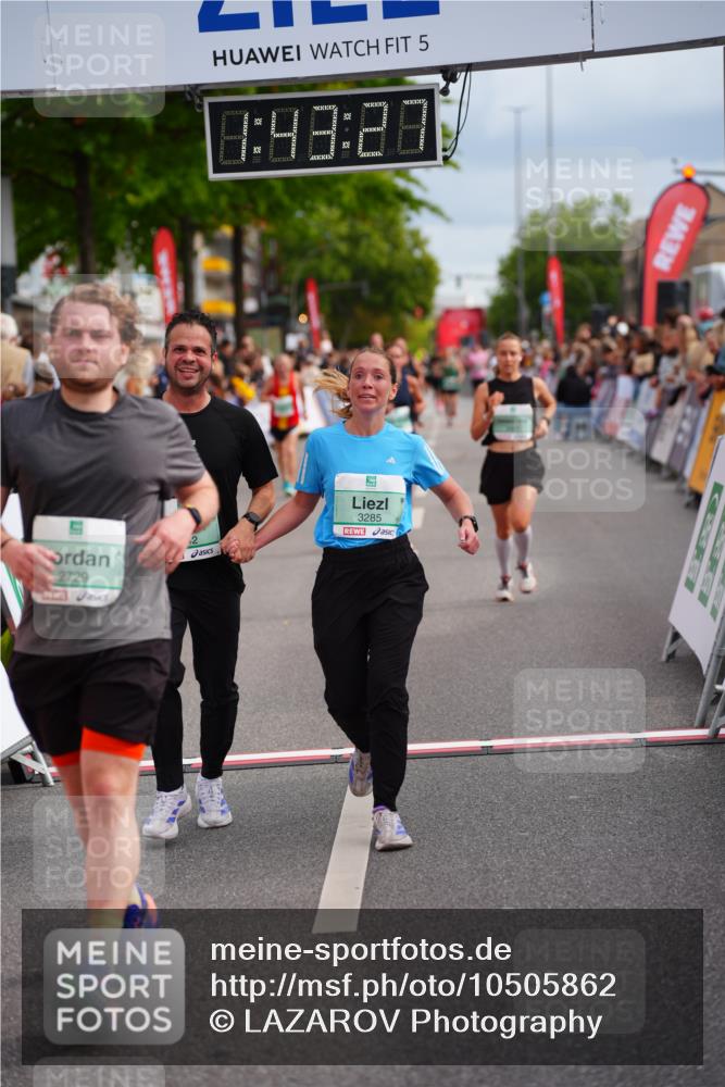 20.09.2026 - PSD Bank Halbmarathon LAZAROV Photography http://msf.ph/oto/10505862 20.09.2026 11:43:26 Ziel 1492, 2068, 2245, 2642, 2729, 3037, 3285, 4532 meine-sportfotos.de