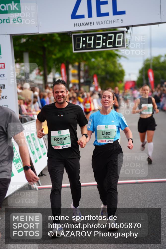 20.09.2026 - PSD Bank Halbmarathon LAZAROV Photography http://msf.ph/oto/10505870 20.09.2026 11:43:27 Ziel 1492, 2068, 2245, 2642, 2729, 3037, 3285, 4532 meine-sportfotos.de