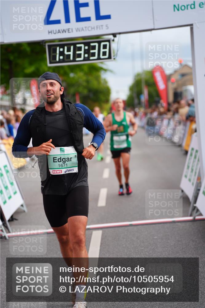 20.09.2026 - PSD Bank Halbmarathon LAZAROV Photography http://msf.ph/oto/10505954 20.09.2026 11:43:37 Ziel 1671, 2637, 3037, 4055, 4351, 4501 meine-sportfotos.de