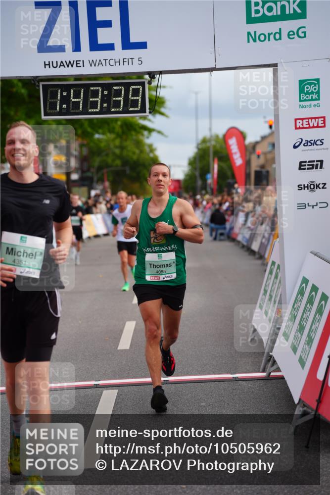 20.09.2026 - PSD Bank Halbmarathon LAZAROV Photography http://msf.ph/oto/10505962 20.09.2026 11:43:38 Ziel 1671, 2637, 3037, 4055, 4307, 4351, 4501 meine-sportfotos.de