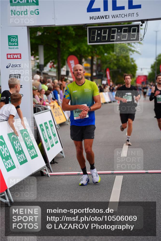20.09.2026 - PSD Bank Halbmarathon LAZAROV Photography http://msf.ph/oto/10506069 20.09.2026 11:43:58 Ziel 1493, 1553, 2071, 2211, 2946, 3117, 3662 meine-sportfotos.de