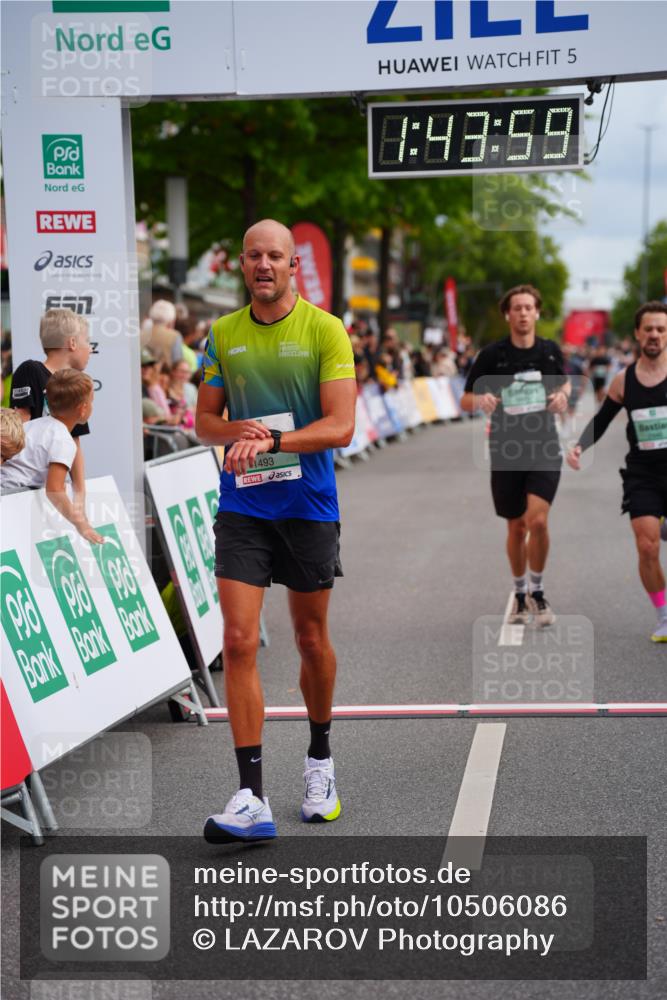 20.09.2026 - PSD Bank Halbmarathon LAZAROV Photography http://msf.ph/oto/10506086 20.09.2026 11:43:59 Ziel 1493, 2071, 2211, 2946, 3117, 3662 meine-sportfotos.de