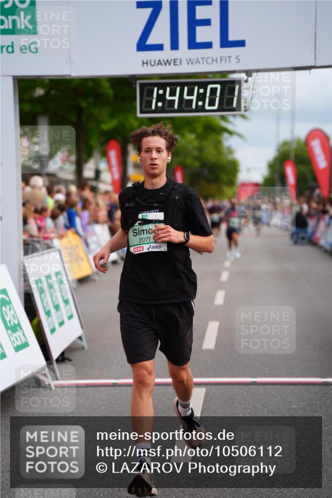 20.09.2026 - PSD Bank Halbmarathon LAZAROV Photography http://msf.ph/oto/10506112 20.09.2026 11:44:01 Ziel 1493, 2071, 2211, 2946, 3117, 3651 meine-sportfotos.de