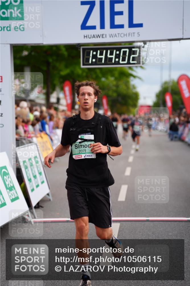 20.09.2026 - PSD Bank Halbmarathon LAZAROV Photography http://msf.ph/oto/10506115 20.09.2026 11:44:01 Ziel 1493, 2071, 2211, 2946, 3117, 3651 meine-sportfotos.de