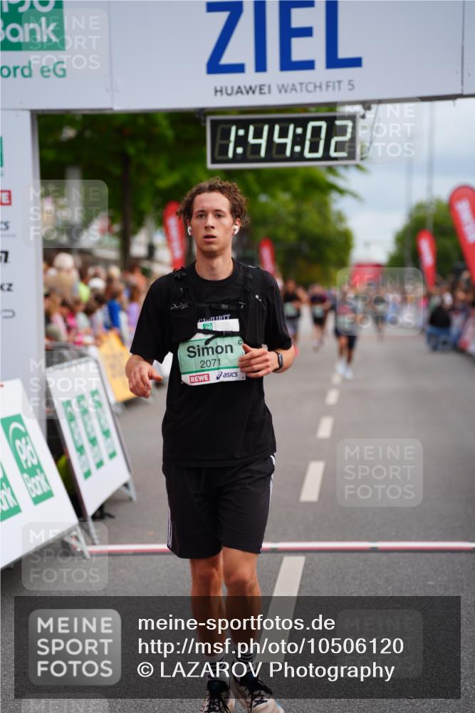 20.09.2026 - PSD Bank Halbmarathon LAZAROV Photography http://msf.ph/oto/10506120 20.09.2026 11:44:01 Ziel 1493, 2071, 2211, 2946, 3117, 3651 meine-sportfotos.de