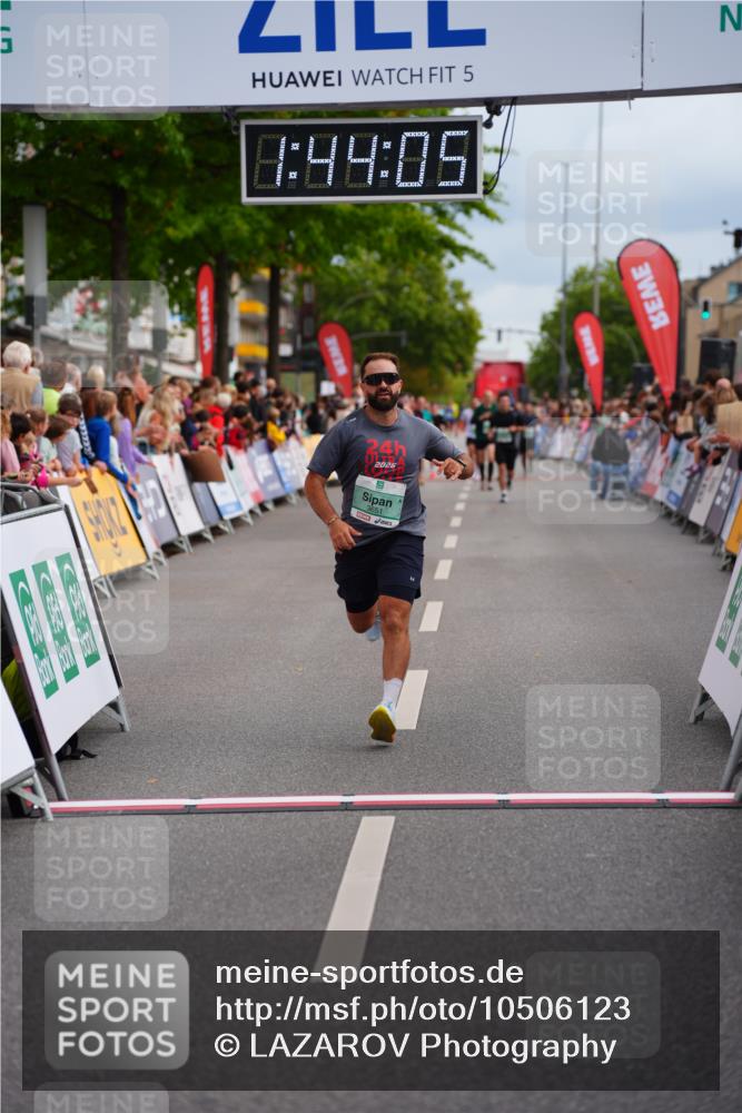 20.09.2026 - PSD Bank Halbmarathon LAZAROV Photography http://msf.ph/oto/10506123 20.09.2026 11:44:04 Ziel 1493, 2071, 2946, 3117, 3651 meine-sportfotos.de
