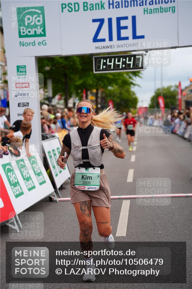 20.09.2026 - PSD Bank Halbmarathon LAZAROV Photography http://msf.ph/oto/10506479 20.09.2026 11:44:47 Ziel 1081, 1083, 2593, 2708, 3506, 3706 meine-sportfotos.de