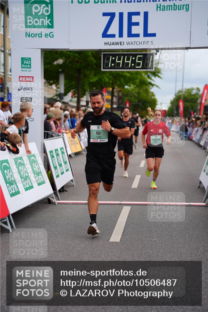 20.09.2026 - PSD Bank Halbmarathon LAZAROV Photography http://msf.ph/oto/10506487 20.09.2026 11:44:50 Ziel 1081, 1083, 1771, 2558, 2593, 2708, 3319, 3506 meine-sportfotos.de