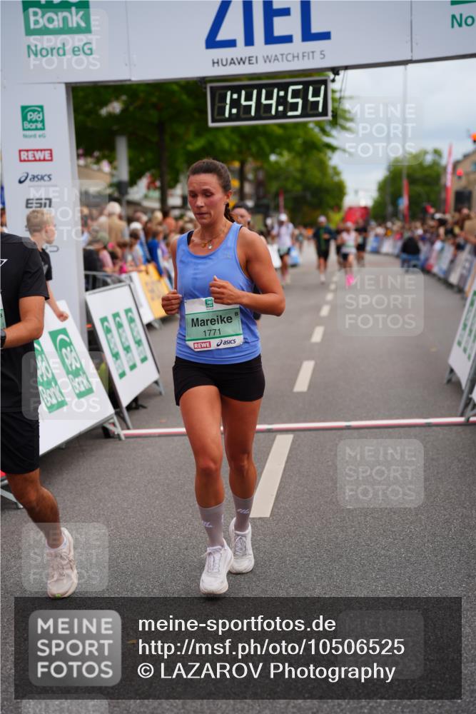20.09.2026 - PSD Bank Halbmarathon LAZAROV Photography http://msf.ph/oto/10506525 20.09.2026 11:44:54 Ziel 1081, 1083, 1771, 2558, 3319 meine-sportfotos.de