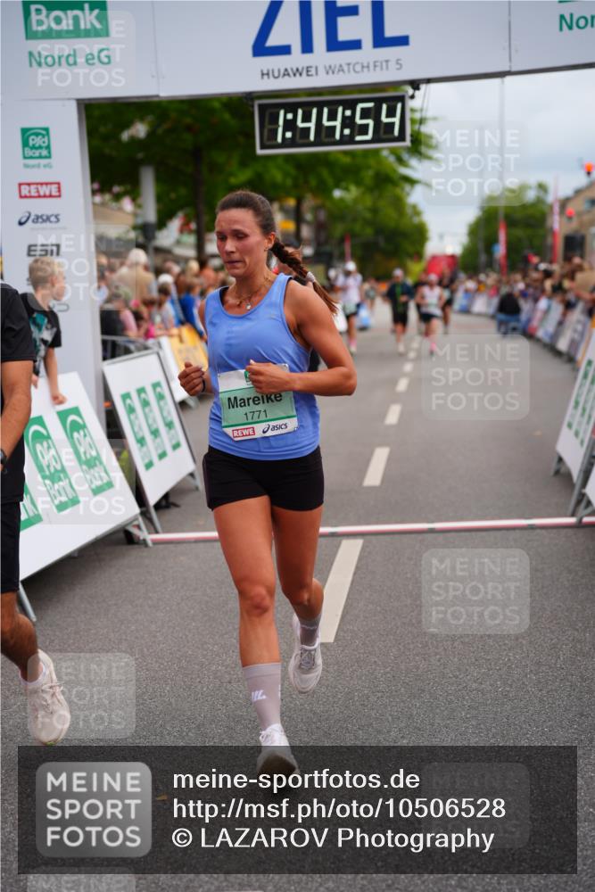 20.09.2026 - PSD Bank Halbmarathon LAZAROV Photography http://msf.ph/oto/10506528 20.09.2026 11:44:54 Ziel 1081, 1083, 1771, 2558, 3319 meine-sportfotos.de