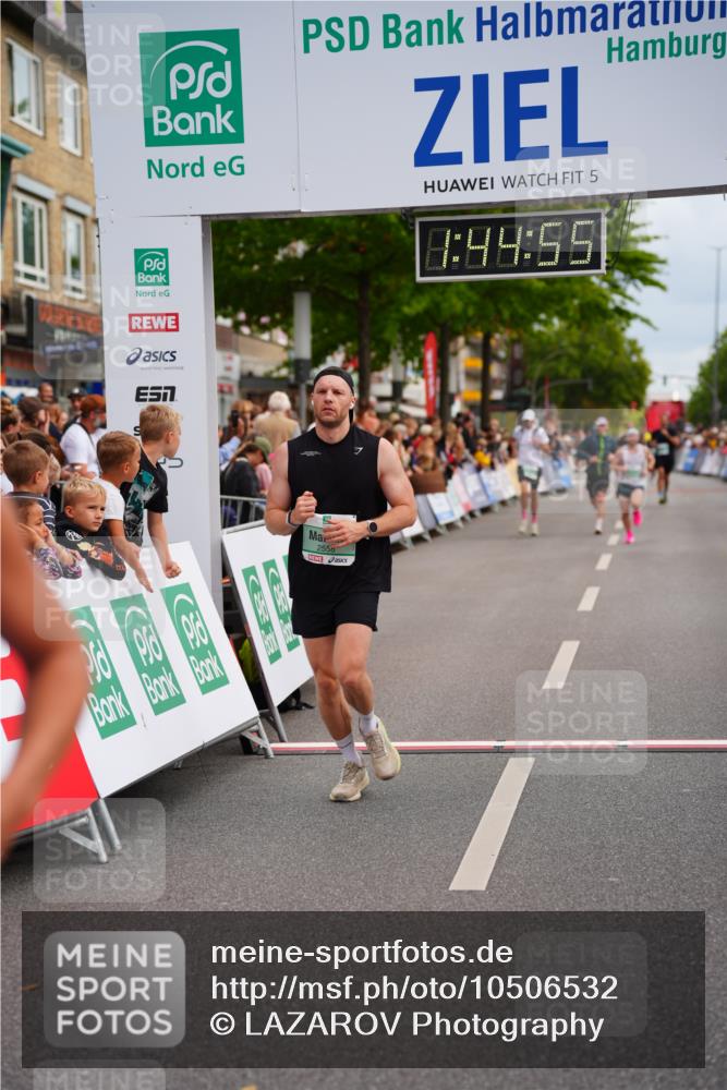 20.09.2026 - PSD Bank Halbmarathon LAZAROV Photography http://msf.ph/oto/10506532 20.09.2026 11:44:55 Ziel 1081, 1083, 1547, 1771, 2558, 3319 meine-sportfotos.de