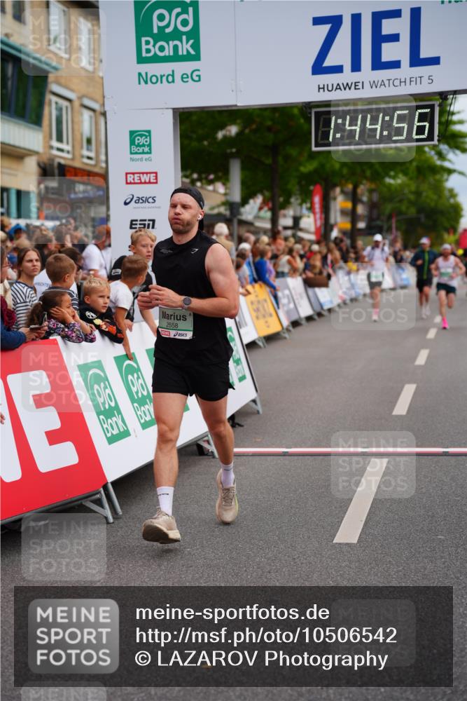 20.09.2026 - PSD Bank Halbmarathon LAZAROV Photography http://msf.ph/oto/10506542 20.09.2026 11:44:55 Ziel 1081, 1083, 1547, 1771, 2558, 3319 meine-sportfotos.de