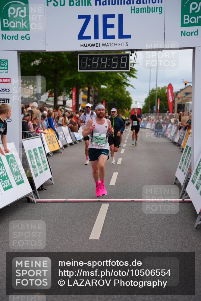 20.09.2026 - PSD Bank Halbmarathon LAZAROV Photography http://msf.ph/oto/10506554 20.09.2026 11:44:58 Ziel 1081, 1083, 1547, 1771, 2558, 2677, 3319 meine-sportfotos.de