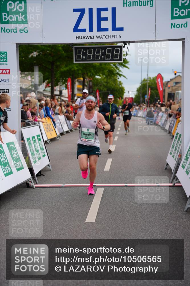 20.09.2026 - PSD Bank Halbmarathon LAZAROV Photography http://msf.ph/oto/10506565 20.09.2026 11:44:59 Ziel 1083, 1547, 1771, 2558, 2677, 3319, 4365, 4366 meine-sportfotos.de