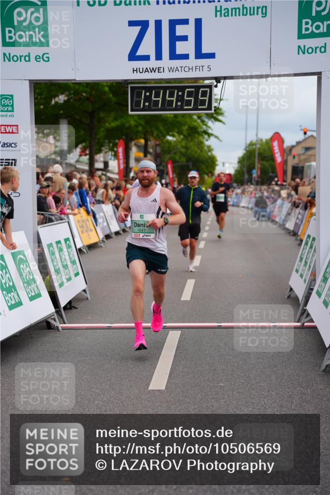 20.09.2026 - PSD Bank Halbmarathon LAZAROV Photography http://msf.ph/oto/10506569 20.09.2026 11:44:59 Ziel 1083, 1547, 1771, 2558, 2677, 3319, 4365, 4366 meine-sportfotos.de