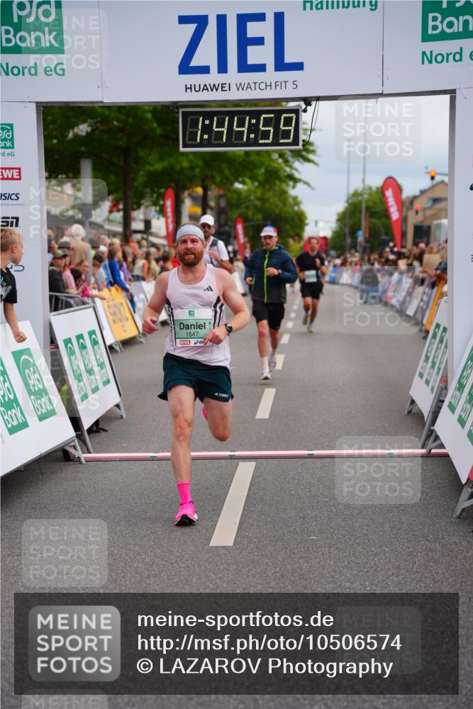 20.09.2026 - PSD Bank Halbmarathon LAZAROV Photography http://msf.ph/oto/10506574 20.09.2026 11:44:59 Ziel 1083, 1547, 1771, 2558, 2677, 3319, 4365, 4366 meine-sportfotos.de
