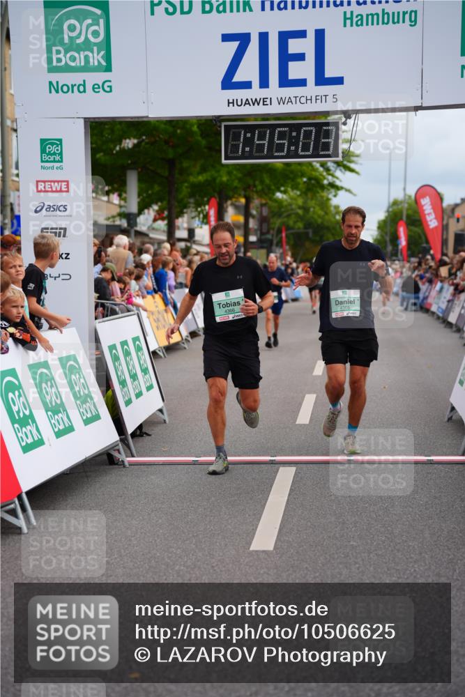 20.09.2026 - PSD Bank Halbmarathon LAZAROV Photography http://msf.ph/oto/10506625 20.09.2026 11:45:03 Ziel 1547, 2677, 3861, 4365, 4366 meine-sportfotos.de
