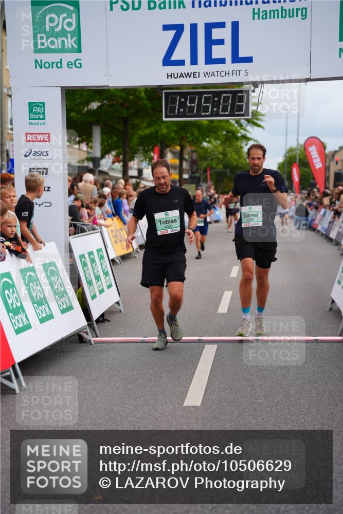 20.09.2026 - PSD Bank Halbmarathon LAZAROV Photography http://msf.ph/oto/10506629 20.09.2026 11:45:03 Ziel 1547, 2677, 3861, 4365, 4366 meine-sportfotos.de