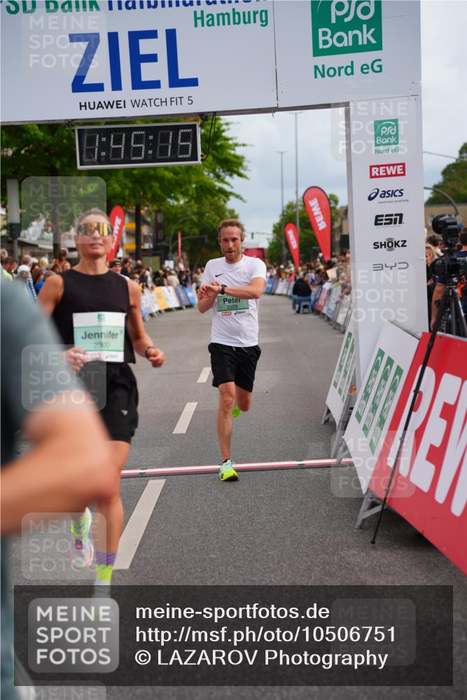 20.09.2026 - PSD Bank Halbmarathon LAZAROV Photography http://msf.ph/oto/10506751 20.09.2026 11:45:14 Ziel 1159, 1374, 1430, 2300, 2928, 2959, 3861, 3913, 3981 meine-sportfotos.de