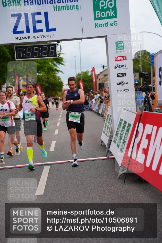 20.09.2026 - PSD Bank Halbmarathon LAZAROV Photography http://msf.ph/oto/10506891 20.09.2026 11:45:26 Ziel 1168, 1374, 1972, 2386, 3496, 3865, 3955, 4744, 4745 meine-sportfotos.de