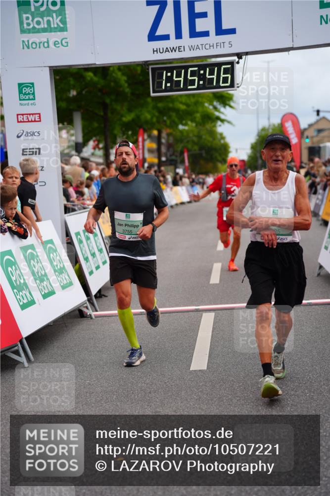 20.09.2026 - PSD Bank Halbmarathon LAZAROV Photography http://msf.ph/oto/10507221 20.09.2026 11:45:46 Ziel 2694, 2868, 3755, 4254, 4625 meine-sportfotos.de