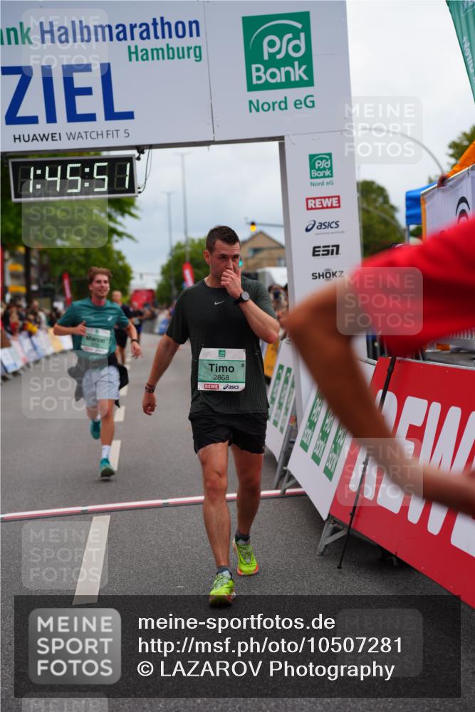 20.09.2026 - PSD Bank Halbmarathon LAZAROV Photography http://msf.ph/oto/10507281 20.09.2026 11:45:50 Ziel 2868, 3270, 3755, 4254, 4625 meine-sportfotos.de